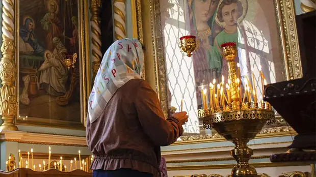 Прихожане в ЛНР посетили ночные пасхальные службы