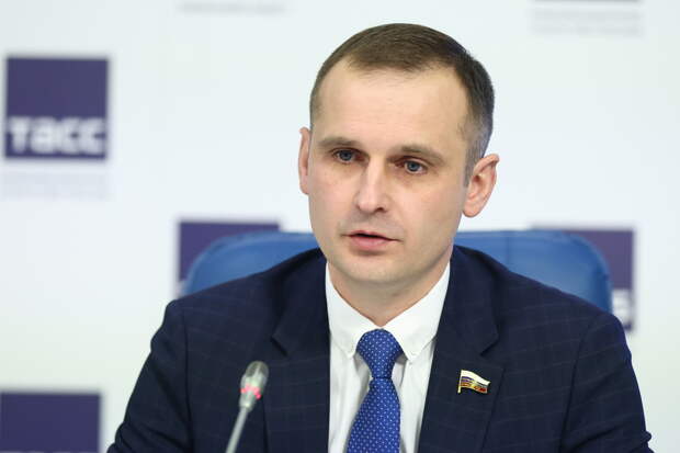 Леонов заявил, что против граждан не будут применяться санкции за отказ от прививок