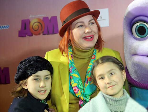 Ева Польна с дочерьми