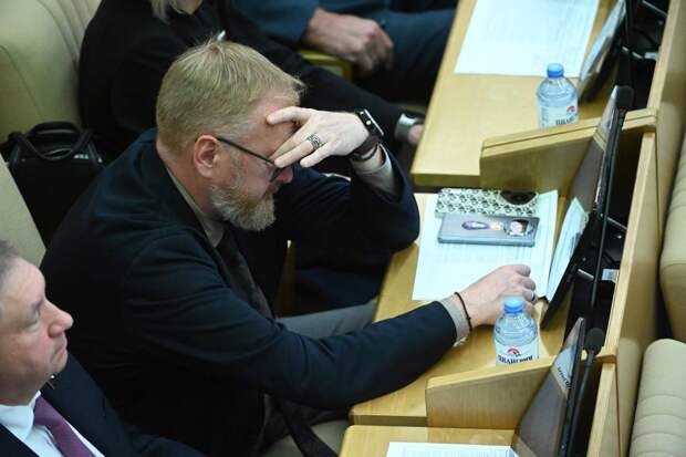 Милонов предложил запретить продажу зарубежных туров россиянам