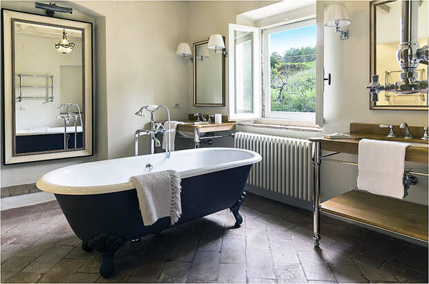 Ванная с окном - характерная черта итальянского стиля