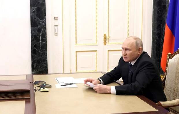 Путин поднял себе зарплату. Сколько он теперь зарабатывает?