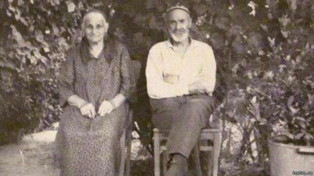 Осман Ибриш с женой Алиме. Поселение Кибрай, Узбекистан, 1971 