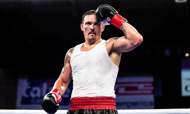 Боксер Усик выступил против притеснений РПЦ на Украине в разговоре с пранкерами