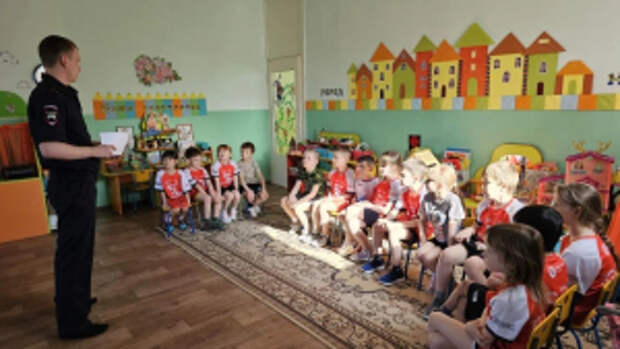 В Оренбургской области сотрудники Госавтоинспекции провели Урок дорожной безопасности «Безопасный самокат»