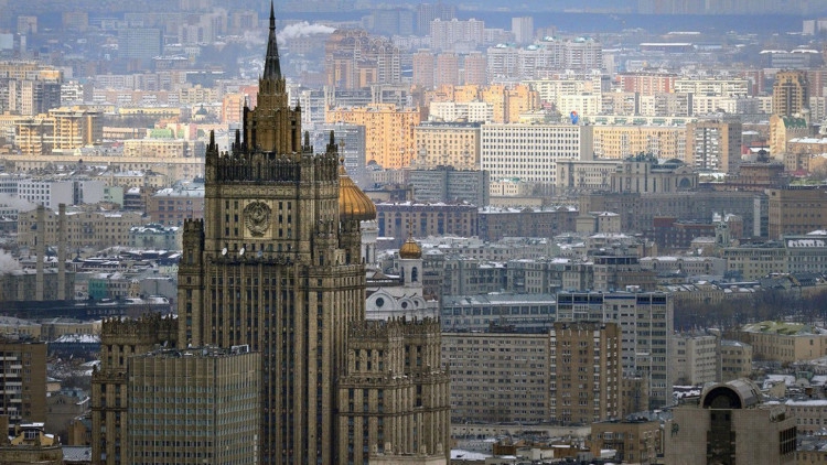 Мария Захарова описала "Крымскую платформу" цитатой из "Служебного романа"