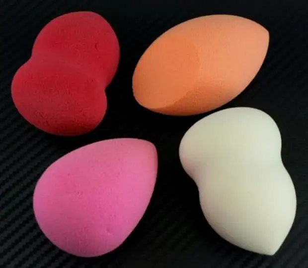 Чем лучше наносить тональный крем спонжем или кистью. Чем накраситься: бьюти-блендер, спонжик или кисть?