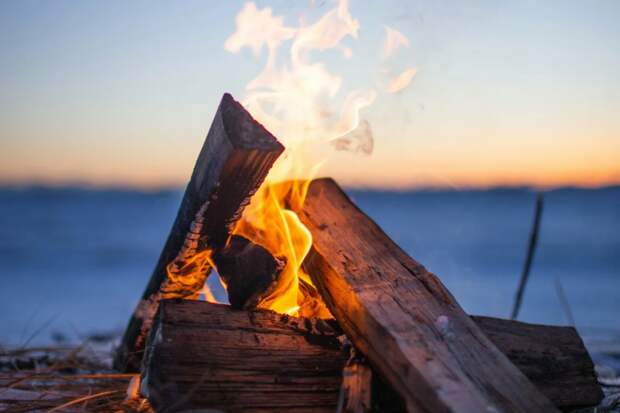 Вопрос на засыпку: почему дрова трещат, когда горят