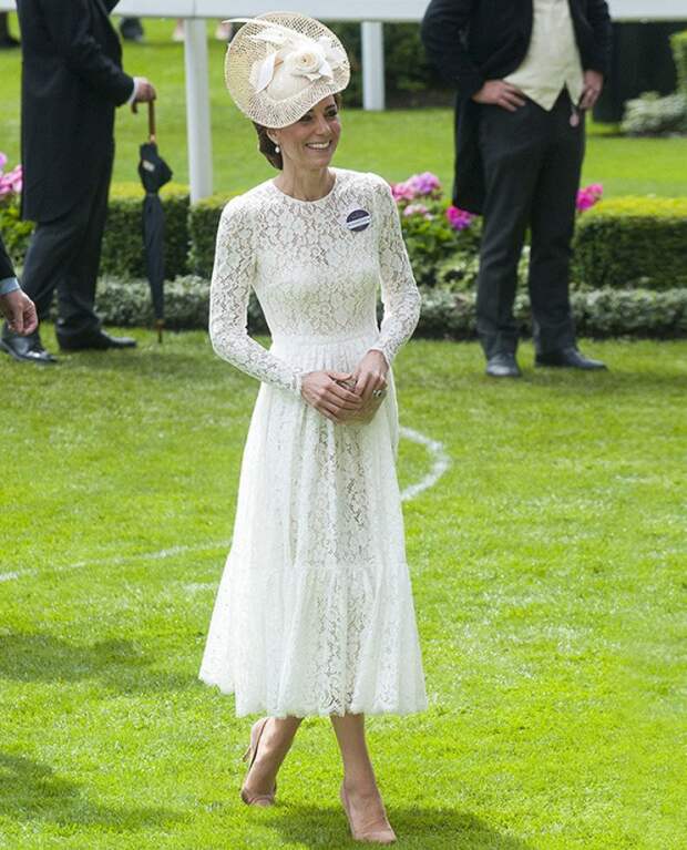Photo kate middleton cambridge royal ascot.jpg