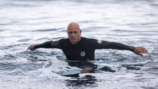 Kelly Slater surfing