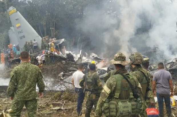 Петро обвинил в крушении самолета в Колумбии бывшего президента Дуке