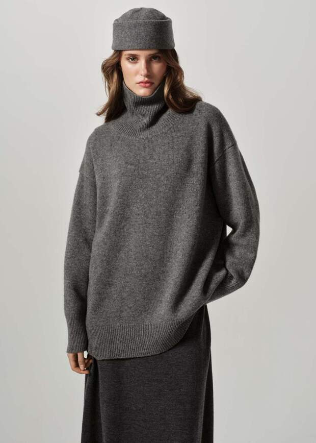 Свитер Just Cashmere из 100% кашемира, Present & Simple, 49 990 руб. (presentandsimple.com)