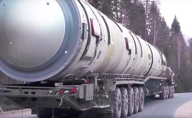 На фото: российский ракетный комплекс наземного шахтного базирования РС-28 "Сармат" с тяжелой жидкостной межконтинентальной баллистической ракетой "Сармат"