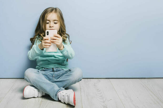 Депутат предложил запретить соцсети детям до 14 лет