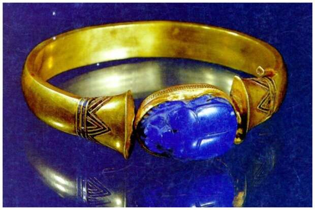Скарабей на золотом браслете с мумии египетского фараона древний египет, искусство, красота, невероятное, удивительное, ювелирное