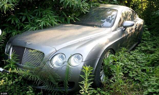 Bentley Continental GT и Bentley Flying Spur стоят, по меньшей мере, 300 тыс. фунтов стерлингов каждый. Bentley Continental GT и Bentley Flying Spur стоят, по меньшей мере, 300 тыс. фунтов стерлингов каждый. китай, кладбище авто