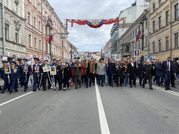 В Ленобласти планируют провести очные шествия "Бессмертного полка"
