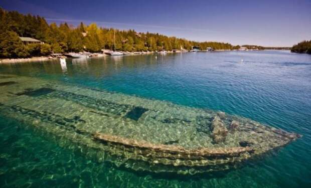 В озере Онтарио лежат самые красивые обломки корабля (8 фото)
