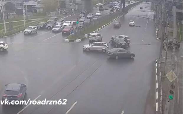 Авария у Центрального автовокзала в Рязани попала на видео