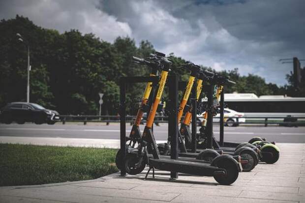 Жителей Краснодара разозлило «нашествие» самокатов