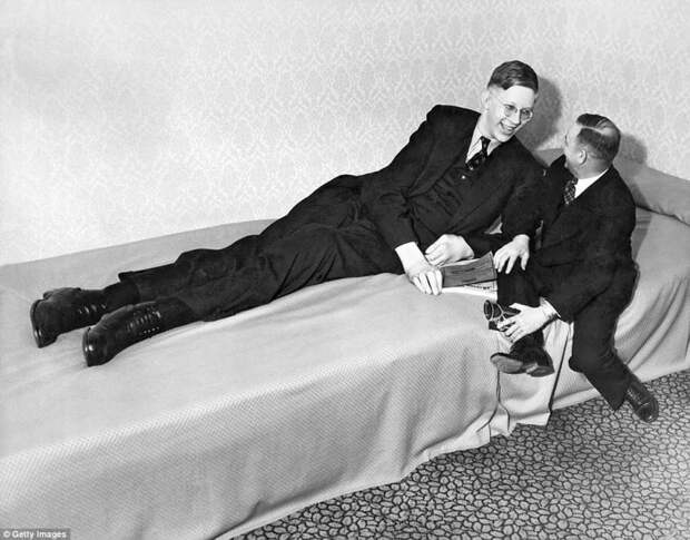 19-летний Роберт, 1937 г. Рост в то время составлял 262 см акромегалия, великан, опухоль, рекорд, рекорд гиннесса, рекордсмен Гинесса, самый высокий, самый высокий человек