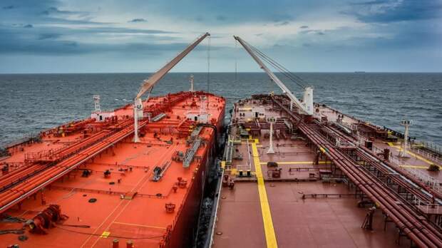 Охота за тенью: еврочиновники и диверсанты против российского "теневого флота"