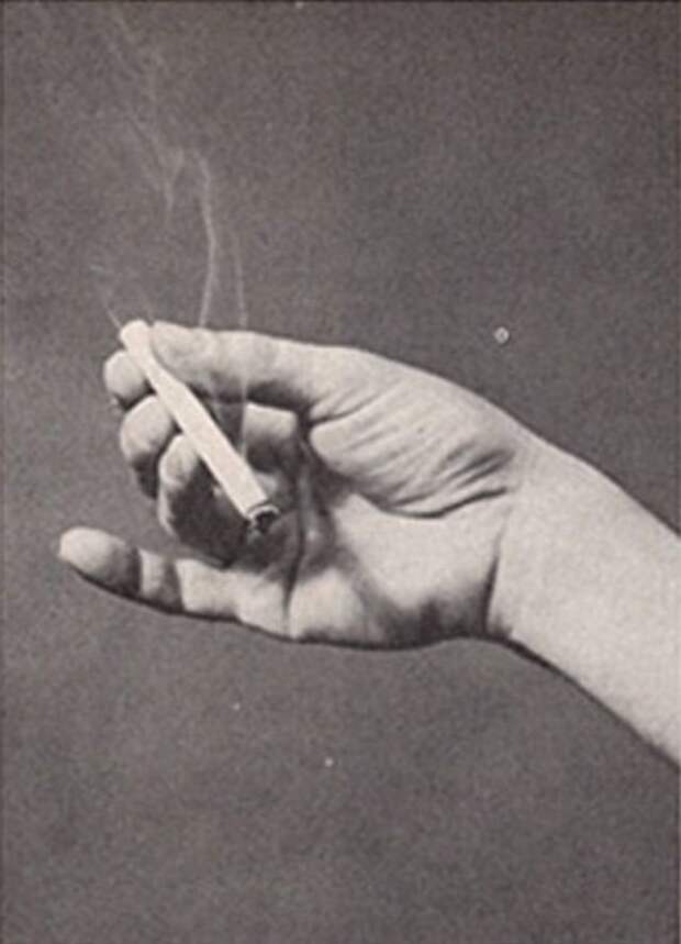 Как утверждает доктор, человек, держащий сигарету четырьмя пальцами, оттопыривая при этом мизинец, ненадёжный и слабый, склонен к чрезмерной лжи, да и вообще ему тяжело жить Вредно, люди, привычка, сигарета, факты, характер