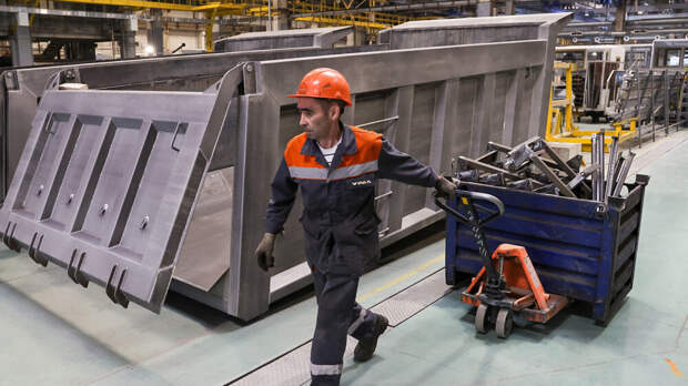 Мантуров: производство машин в РФ сократилось на 14%, но доля выросла до 55%