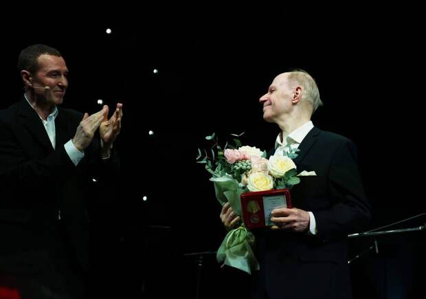 Авангард Леонтьев награжден медалью «В память 200-летия со дня рождения А.Н. Островского»