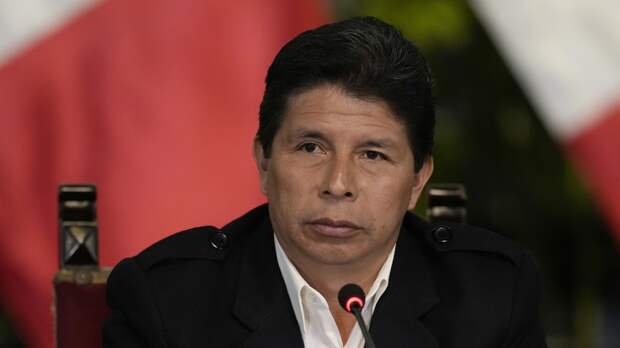 Отстранённый президент Перу призвал военных и полицию сложить оружие