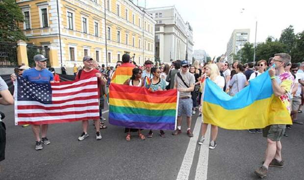 Марш извращенцев начался в центре Киева (ПРЯМАЯ ТРАНСЛЯЦИЯ, ФОТО, ВИДЕО)