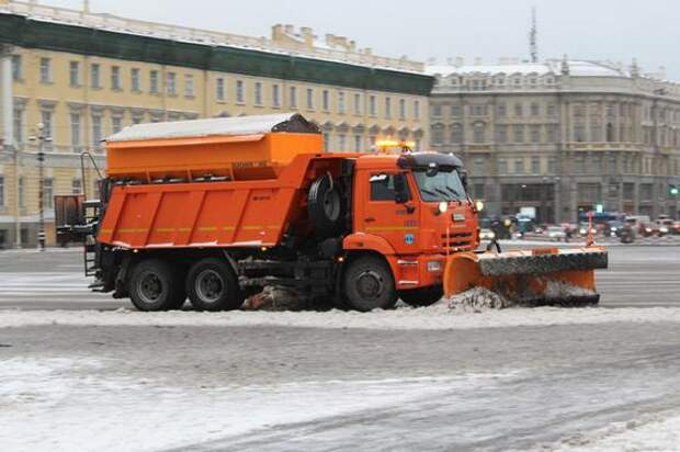 На 78 адресах в Петроградском районе пройдет плановая уборка снега в среду