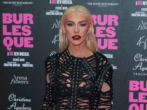 Похудевшая на Оземпике Кристина Агилера влезла в платье 20-летней давности