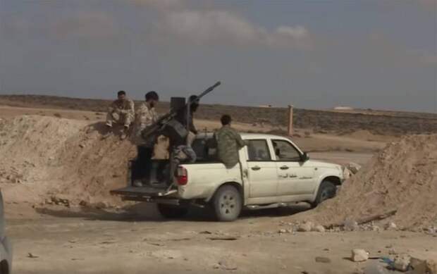 Южнее Триполи сбит транспортный самолёт, одни заявляют - с оружием, другие - с медикаментами
