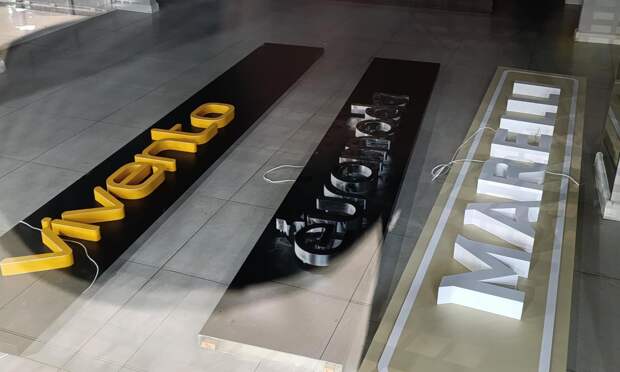 ВЦИОМ: большинство россиян считает, что заимствовать иностранные слова не стоит, но использовать их в речи продолжают