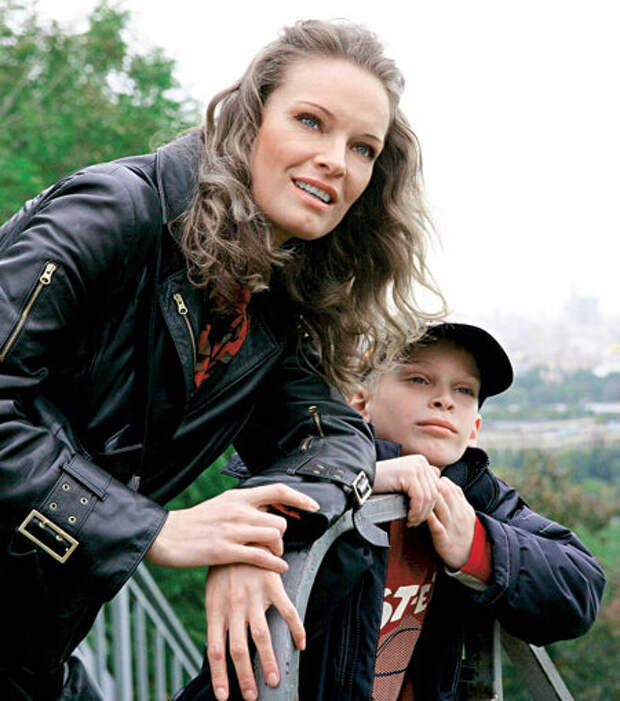 Ольга Копосова с сыном (http://www.telesem.ru)