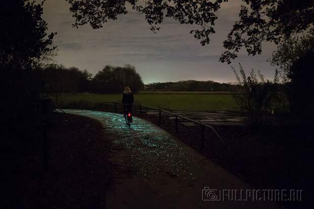 Волшебная светящаяся велодорожка в Нидерландах