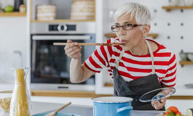 10 продуктов для здоровья и красоты, которые необходимы людям старше 55 лет