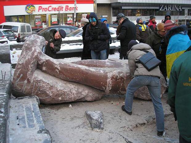 https://360tv.ru/media/uploads/article_images/2019/06/37928_Euromaidan_in_Kyiv_early_evening_2013-12-10_013.JPG