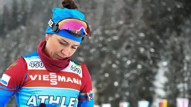 Биатлонистка Васильева расплакалась из-за зарплаты в 10 тысяч рублей