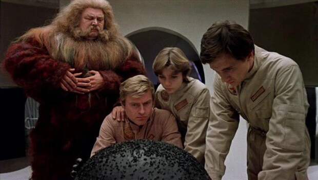 Кадр из фильма "Лиловый шар", СССР, 1987.