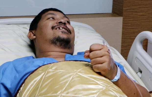 На жителя Бангкока в туалете напал пробравшийся в унитаз трёхметровый питон питон, унитаз