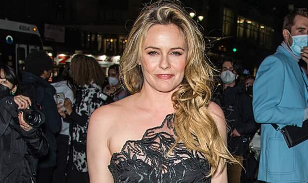 alicia silverstone at fashion show