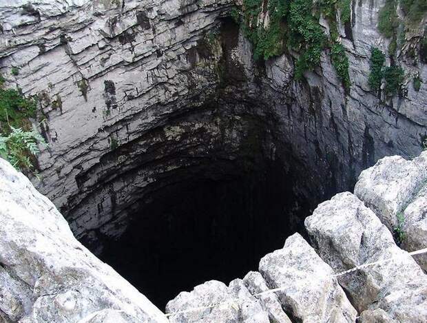 Вход в пещеру Ласточек