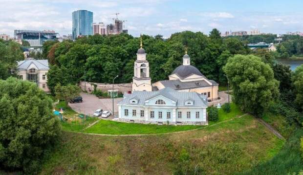 Фото авторства Гузаль Разибаевой взято с сайта храма Космы и Дамиана в Космодемьянском