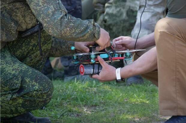 Отечественные дроны, из комплектующих российского производства, появятся еще не скоро. Сейчас все производство базируется...