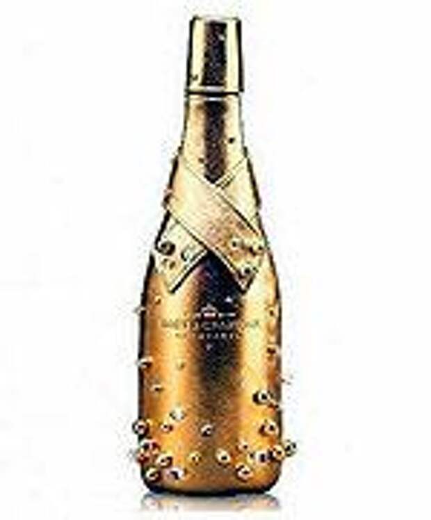 Champagne gold. Moet & Chandon Golden Sleeve. Бутылка шампанского. Золотая бутылка. Игристое бутылка золото.