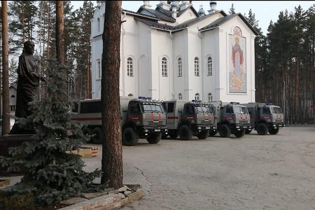 Приставы начали выселять насельников Среднеуральского монастыря