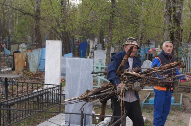 Седьмой день пенсионер голодает из-за беспредела на кладбище ветеранов