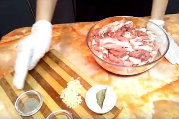 Начинаем с подготовки мяса. Начинаем с подготовки мяса.